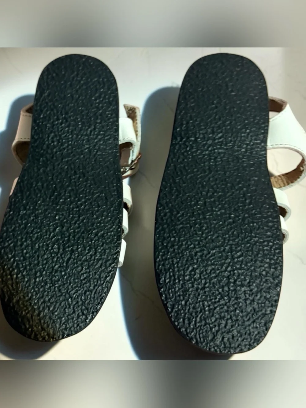 Gontol Style white leather